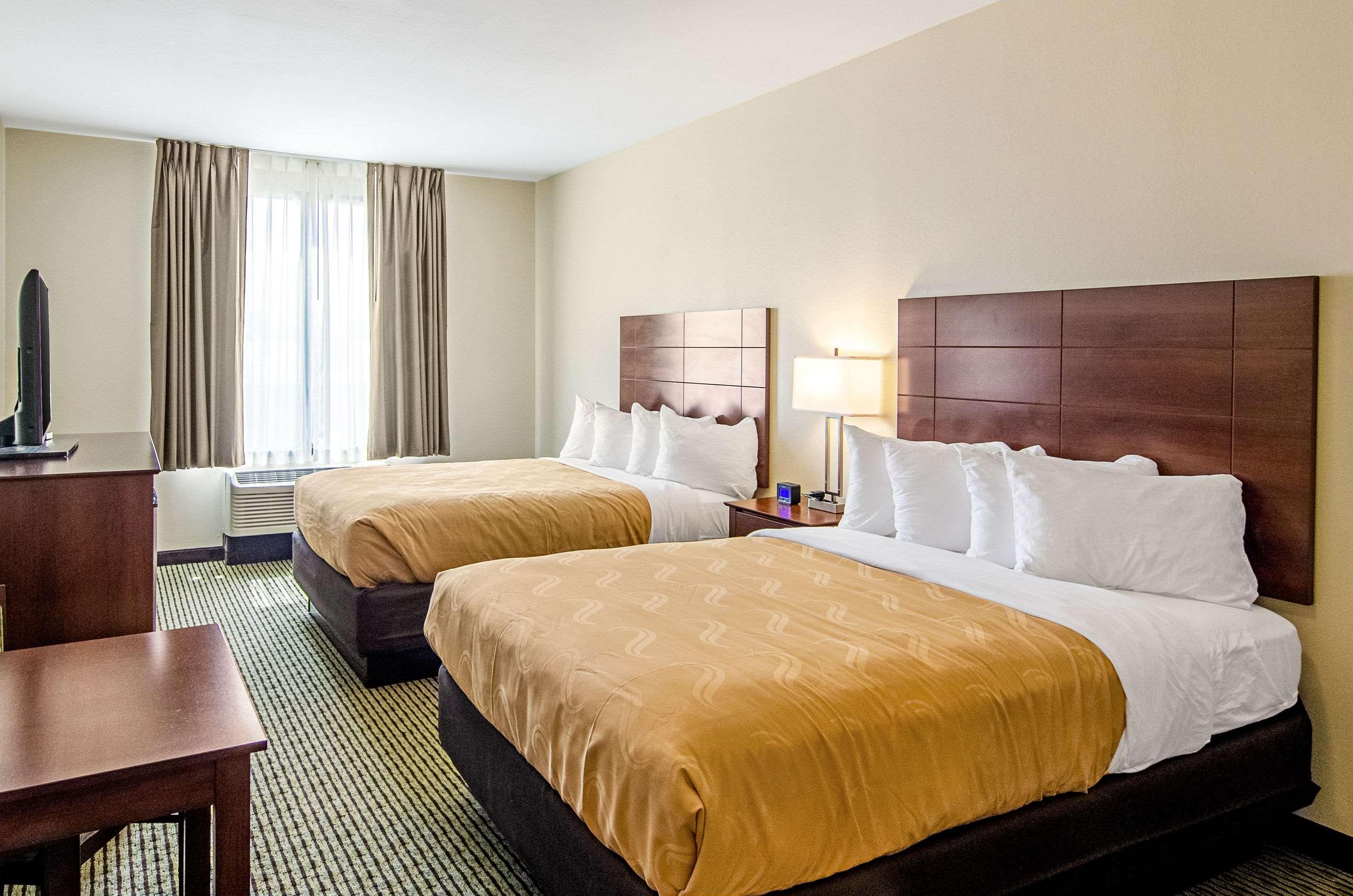 Quality Inn & Suites Near Tanger Outlet Mall Gonzales Zewnętrze zdjęcie