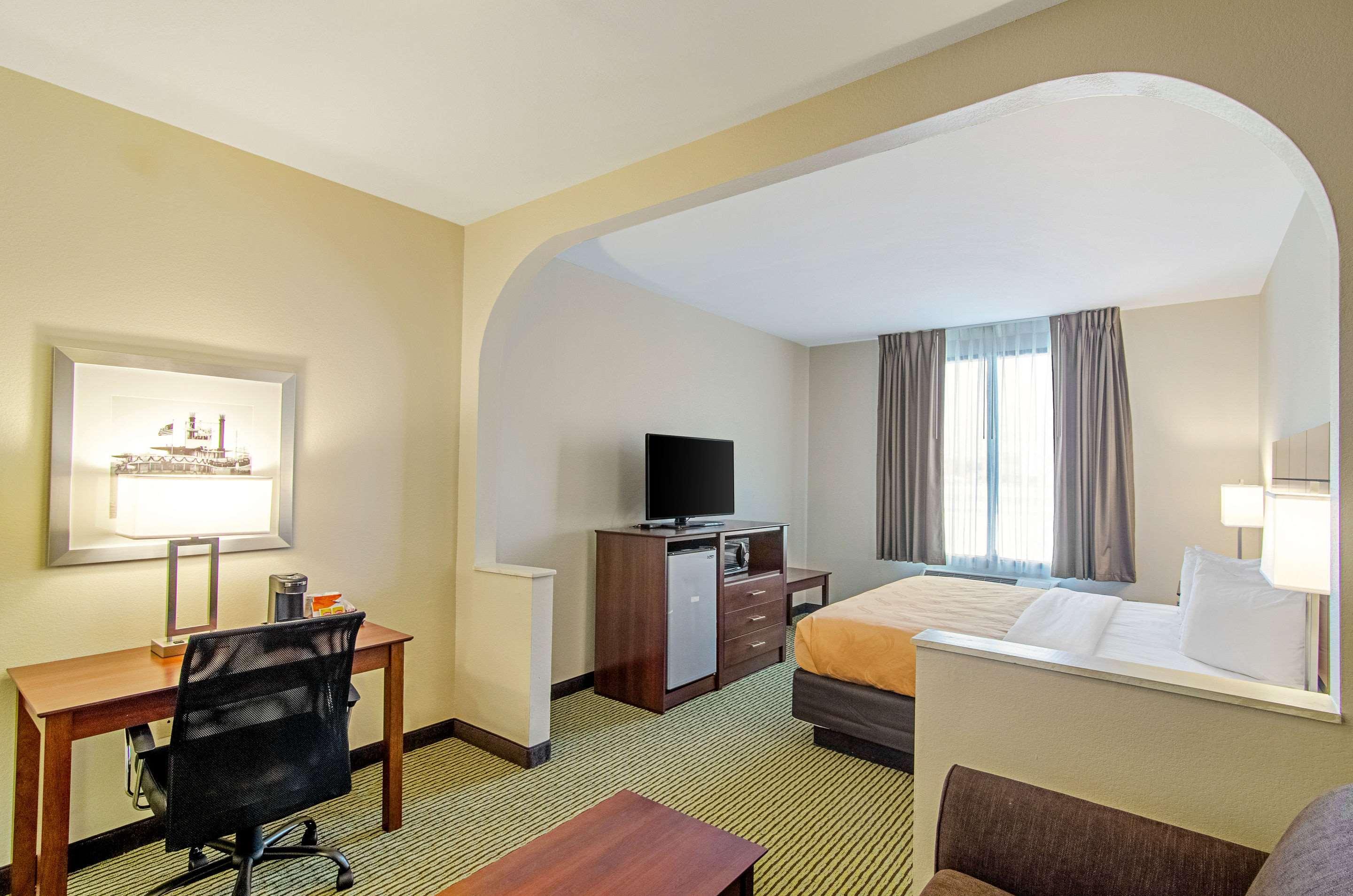 Quality Inn & Suites Near Tanger Outlet Mall Gonzales Zewnętrze zdjęcie