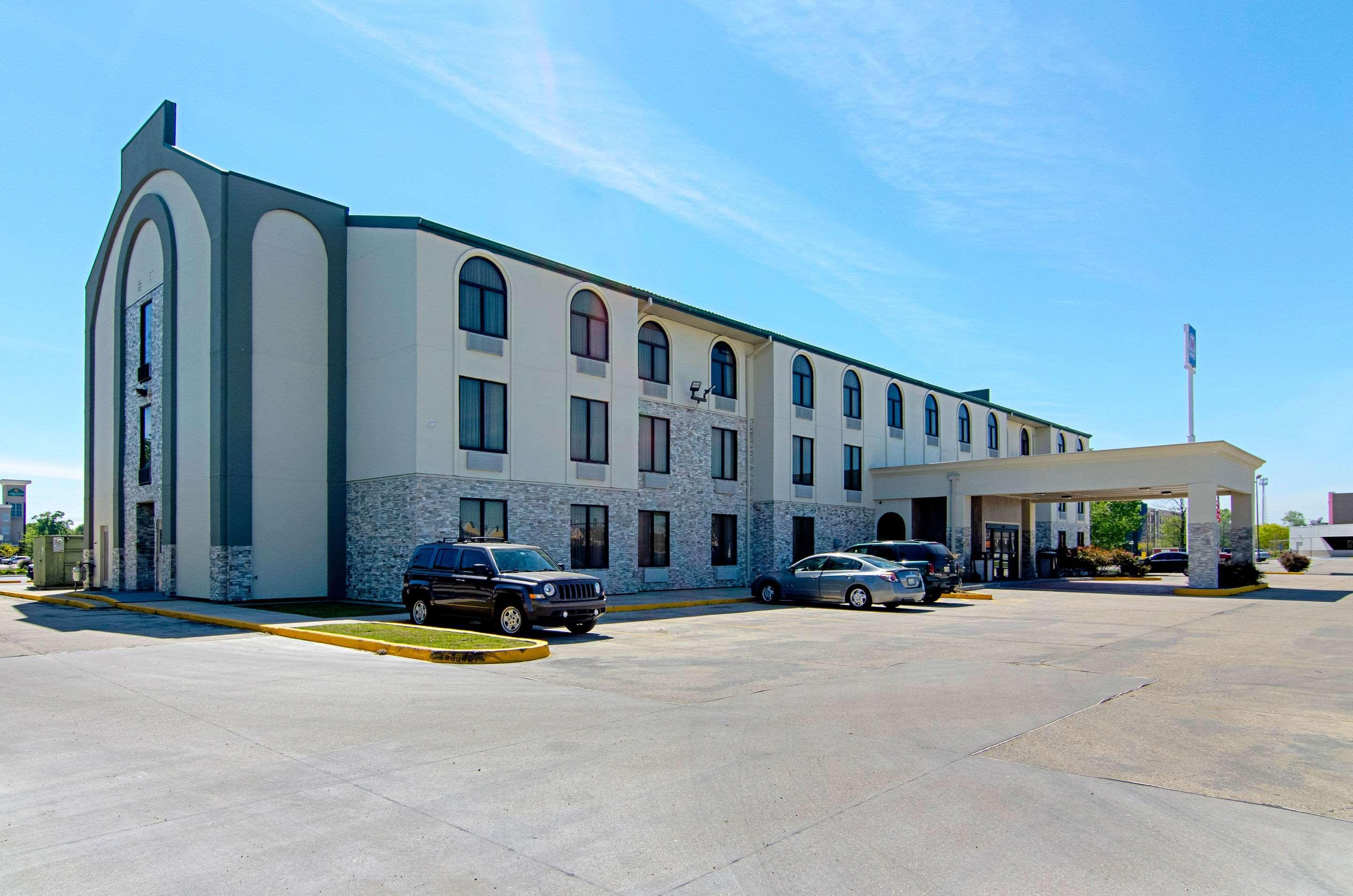 Quality Inn & Suites Near Tanger Outlet Mall Gonzales Zewnętrze zdjęcie