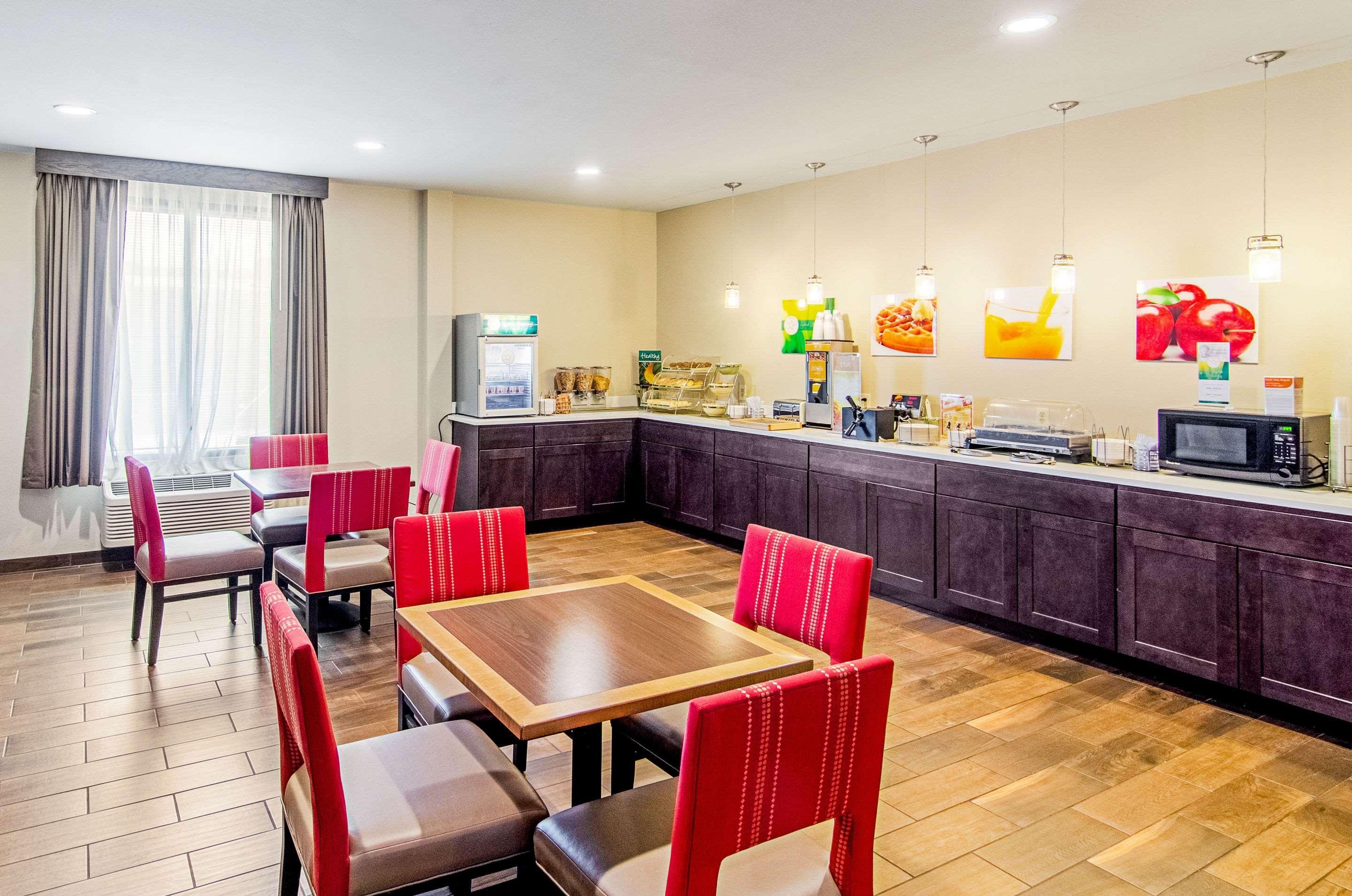 Quality Inn & Suites Near Tanger Outlet Mall Gonzales Zewnętrze zdjęcie