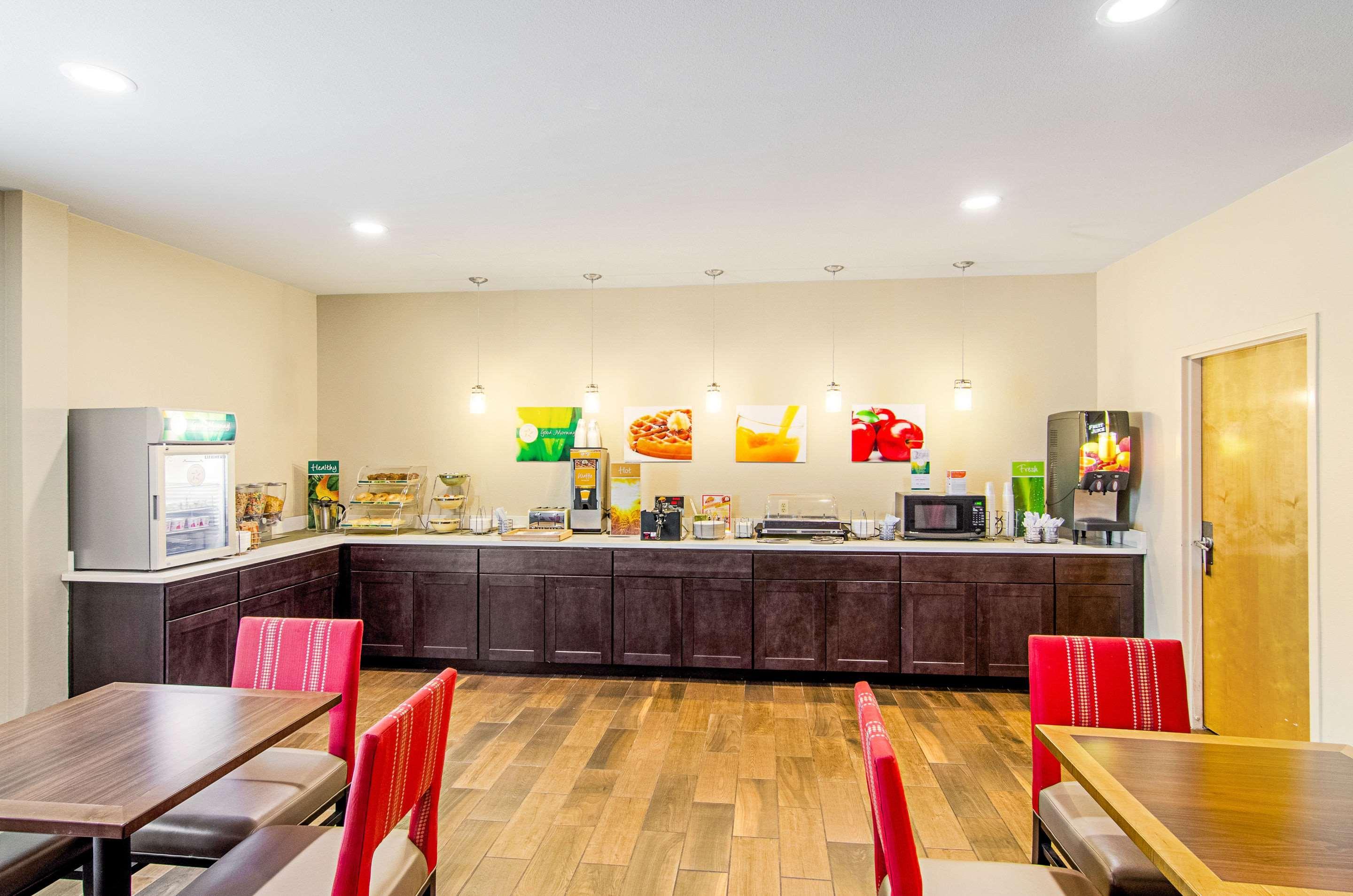 Quality Inn & Suites Near Tanger Outlet Mall Gonzales Zewnętrze zdjęcie