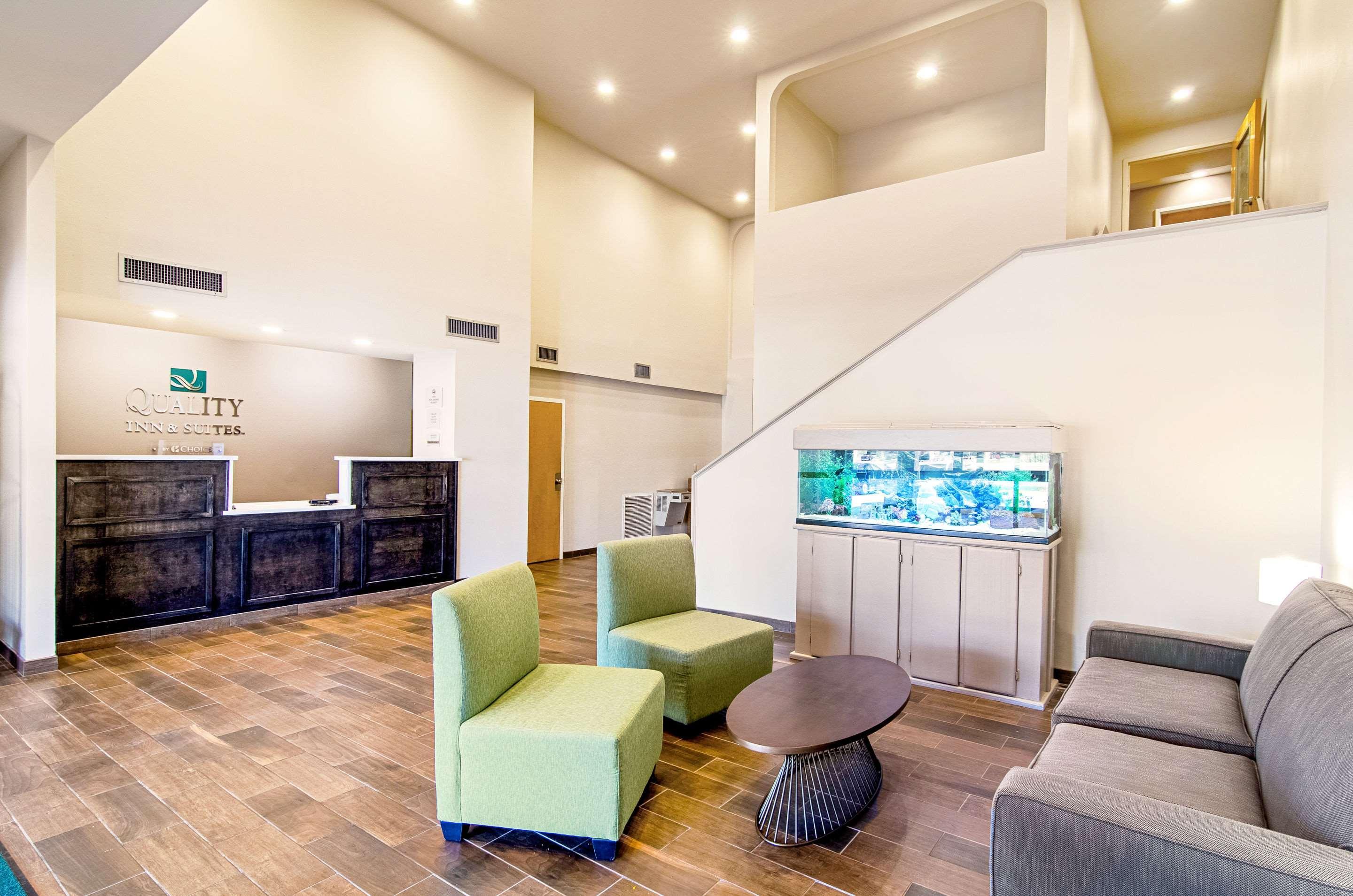 Quality Inn & Suites Near Tanger Outlet Mall Gonzales Zewnętrze zdjęcie