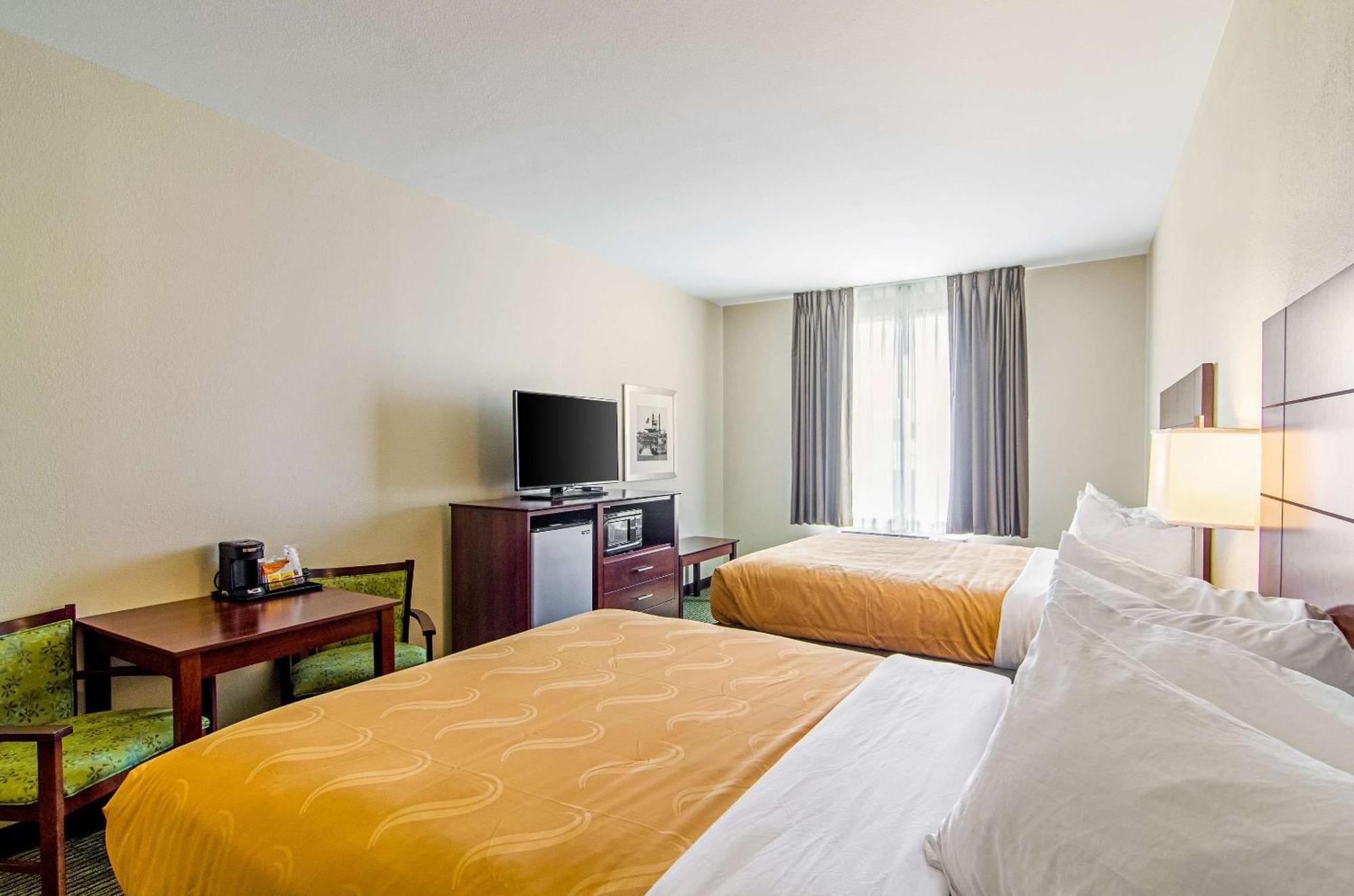 Quality Inn & Suites Near Tanger Outlet Mall Gonzales Zewnętrze zdjęcie