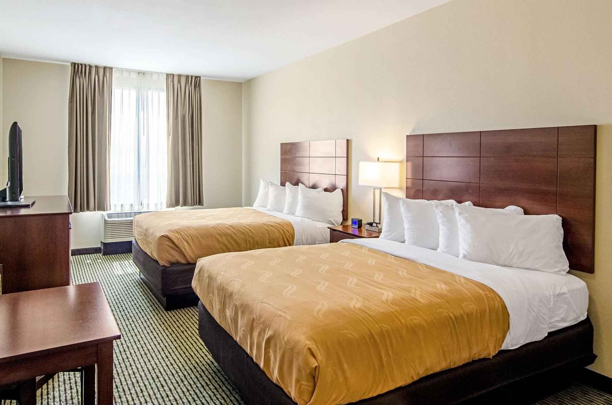 Quality Inn & Suites Near Tanger Outlet Mall Gonzales Zewnętrze zdjęcie