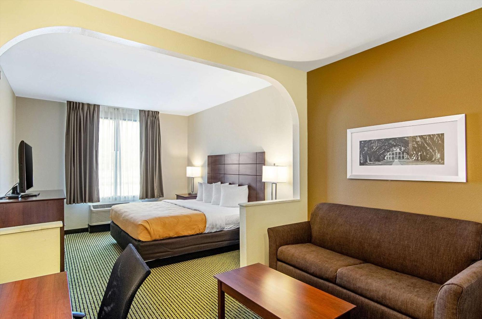 Quality Inn & Suites Near Tanger Outlet Mall Gonzales Zewnętrze zdjęcie