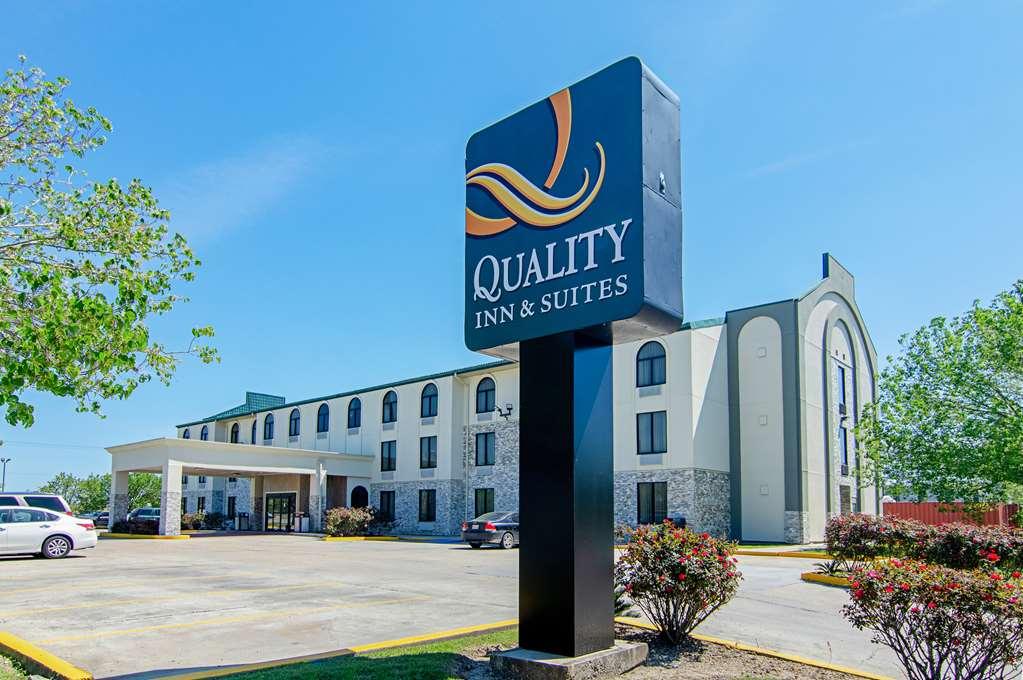 Quality Inn & Suites Near Tanger Outlet Mall Gonzales Zewnętrze zdjęcie
