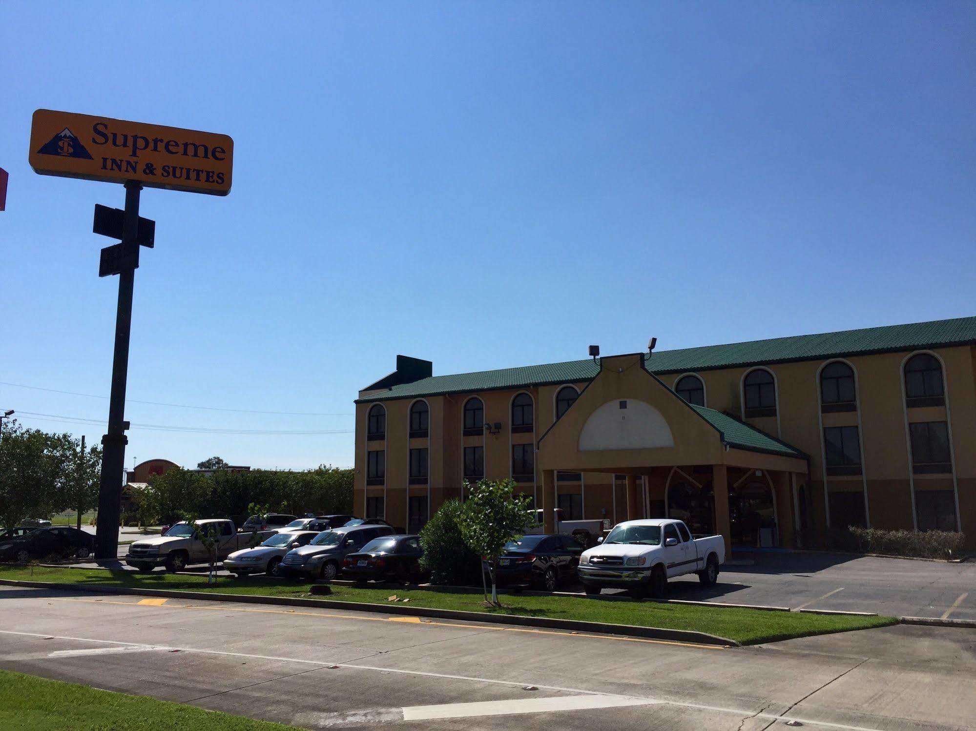 Quality Inn & Suites Near Tanger Outlet Mall Gonzales Zewnętrze zdjęcie