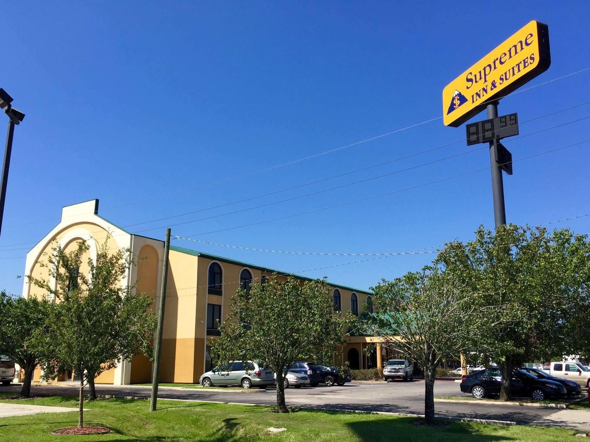 Quality Inn & Suites Near Tanger Outlet Mall Gonzales Zewnętrze zdjęcie