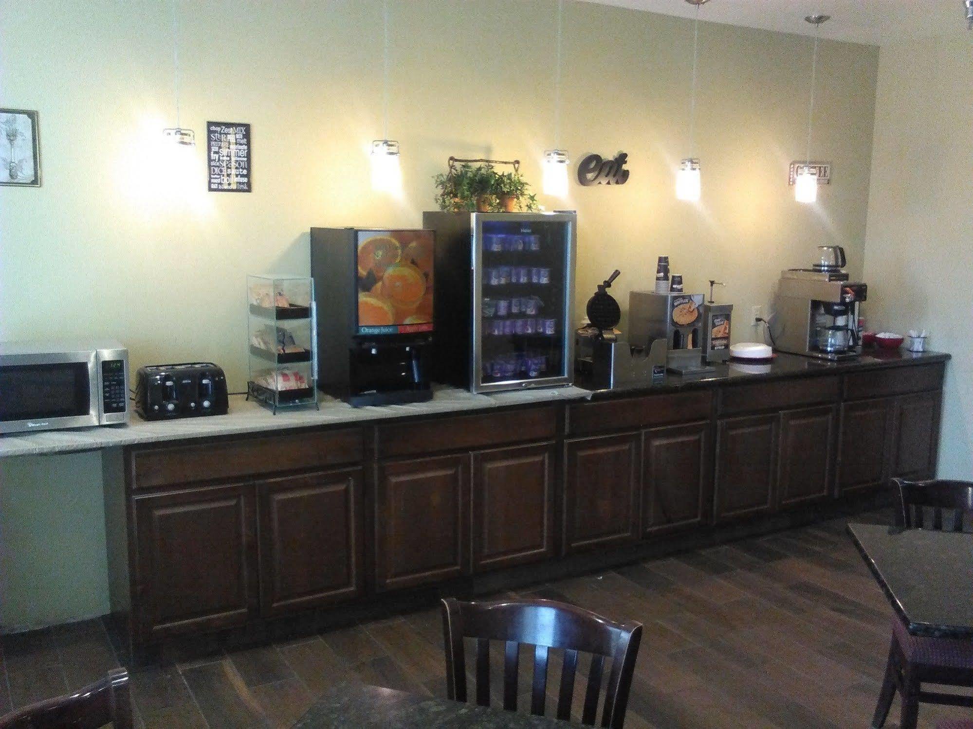 Quality Inn & Suites Near Tanger Outlet Mall Gonzales Zewnętrze zdjęcie